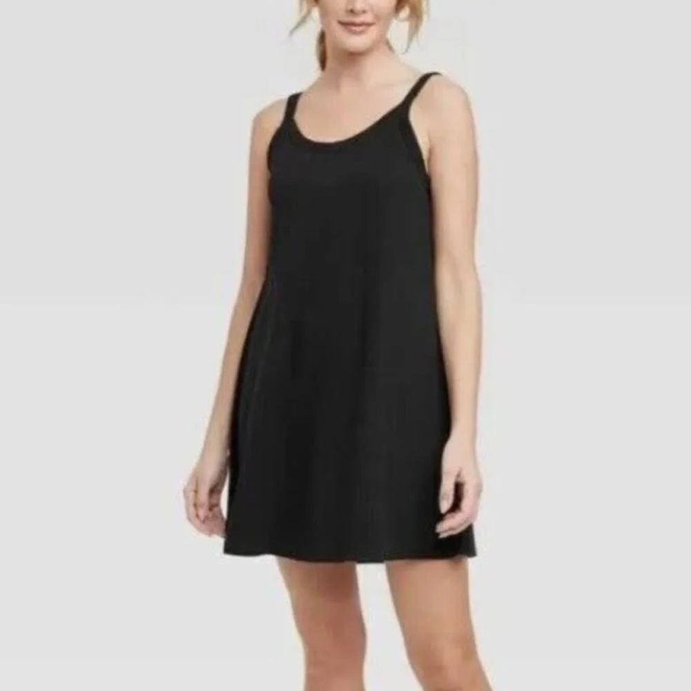 Black sleeveless dress